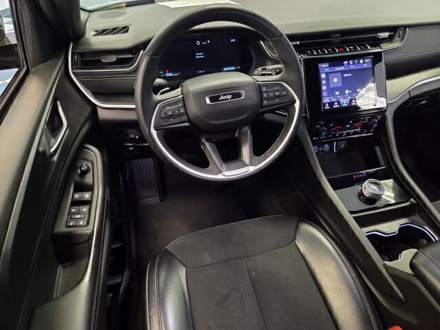 Used 2024 Gray Jeep Altitude image 13