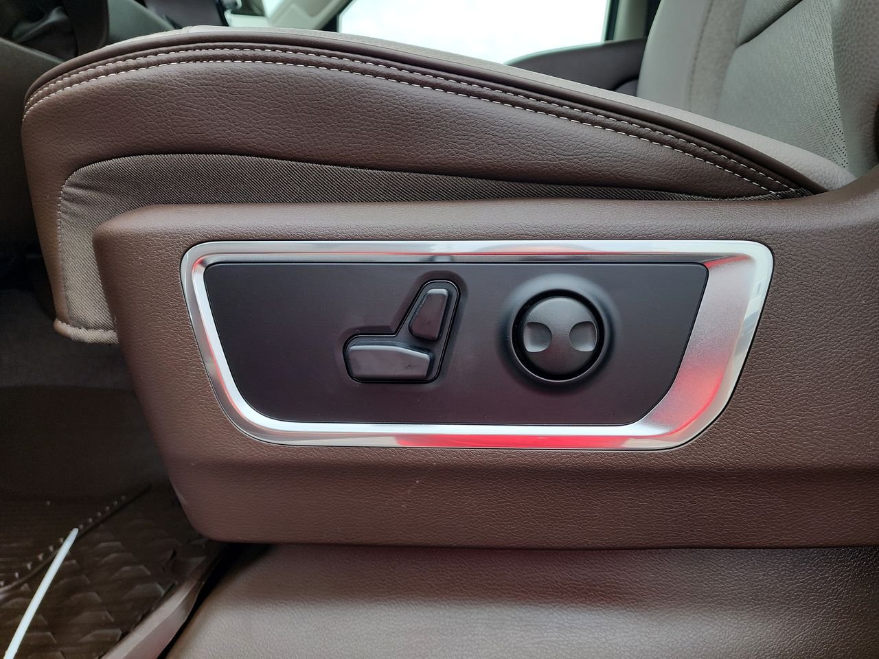 2026 RAM 1500 Laramie - Photo 12