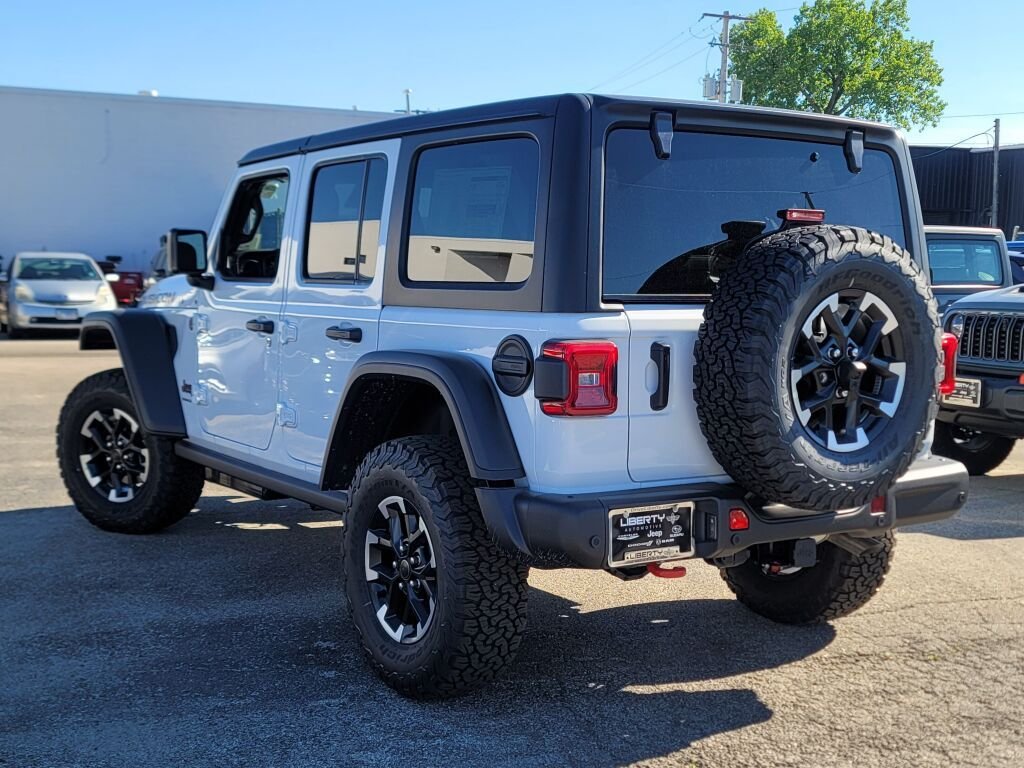 New 2026 Bright White Clear-Coat Exterior Paint Jeep Rubicon image 15