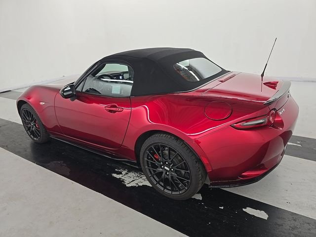Used 2025 Red Mazda Club image 2