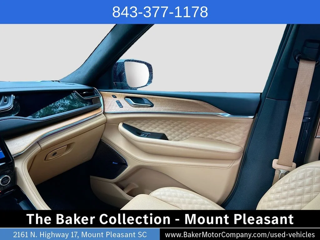 Used 2025 Diamond Black Jeep Summit image 25