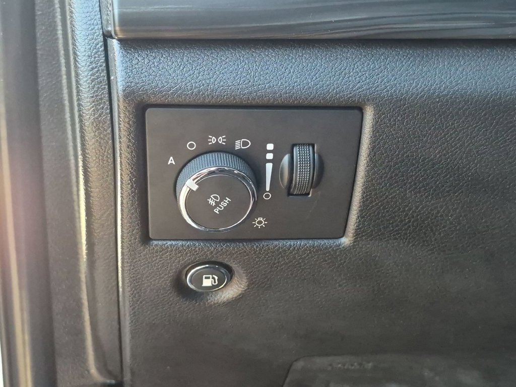 Used 2021 White Jeep Laredo image 19