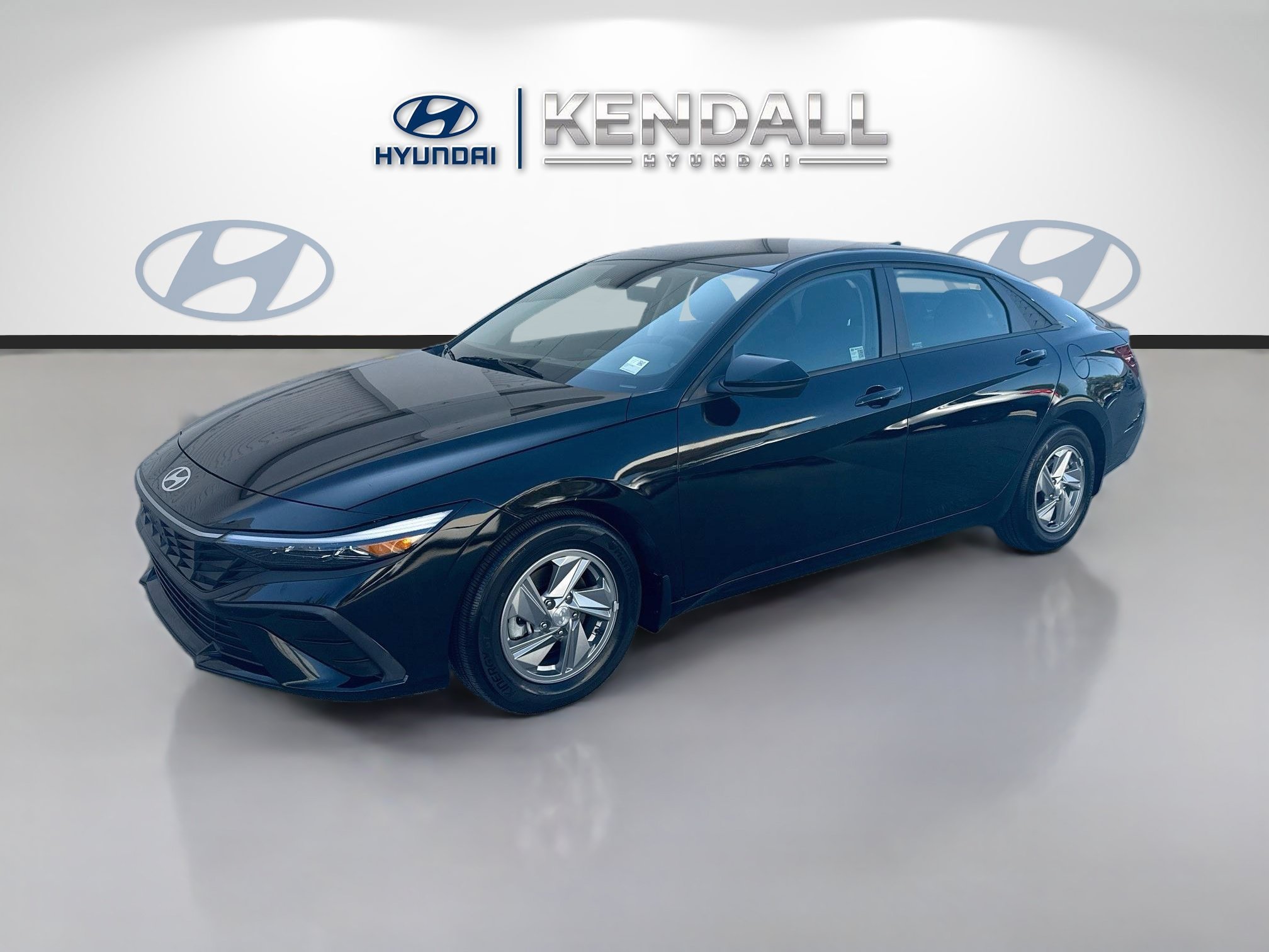 Used 2025 Abyss Black Hyundai SE image 3