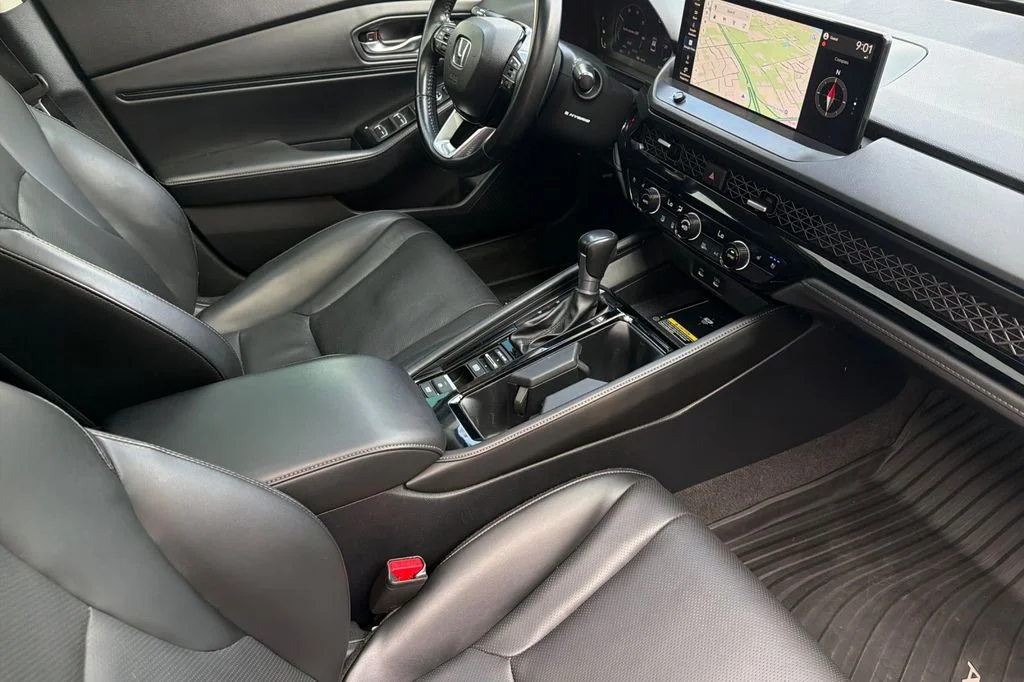 Used 2023 Platinum White Pearl Honda Touring image 17