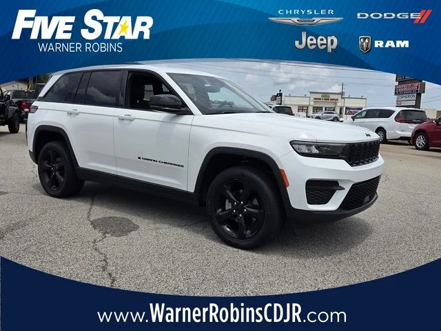 Used 2023 White Jeep Altitude X image 1