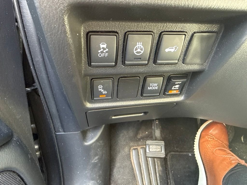 Used 2020 Gray Nissan Platinum image 7
