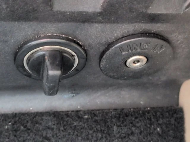 Used 2009 Black Ford V6 image 19