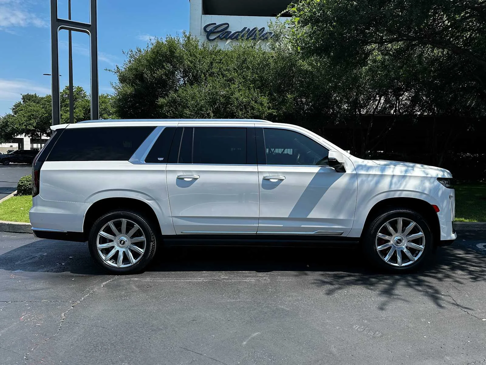 Used 2023 Crystal White Tricoat Cadillac Premium Luxury Platinum image 6