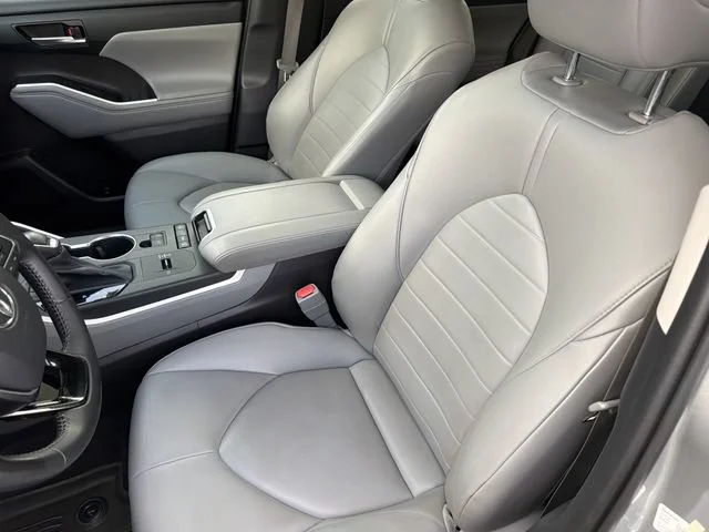 Used 2021 Silver Toyota XLE image 20