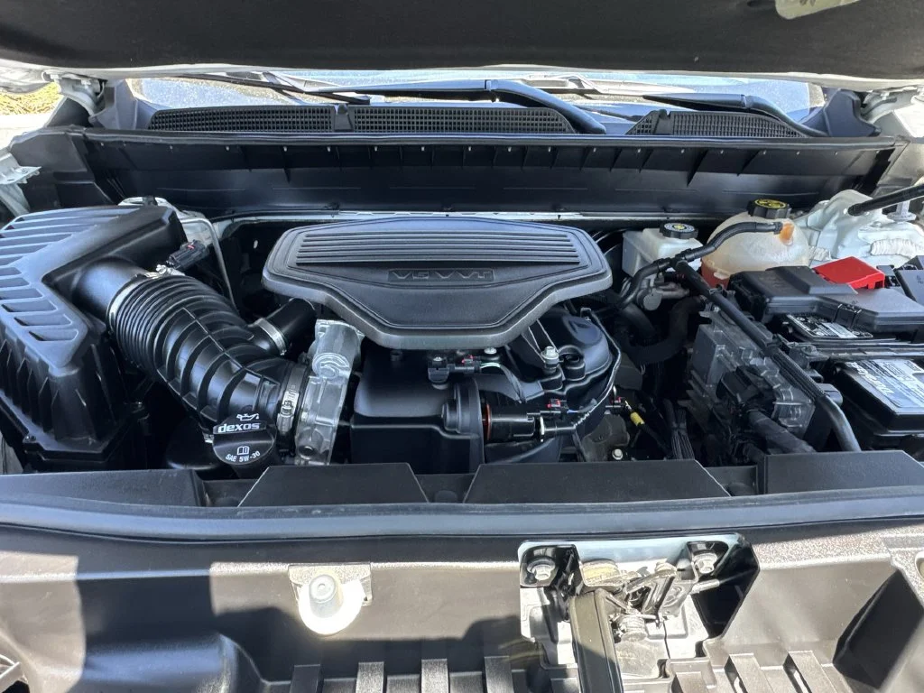 Used 2022 White GMC Denali image 31
