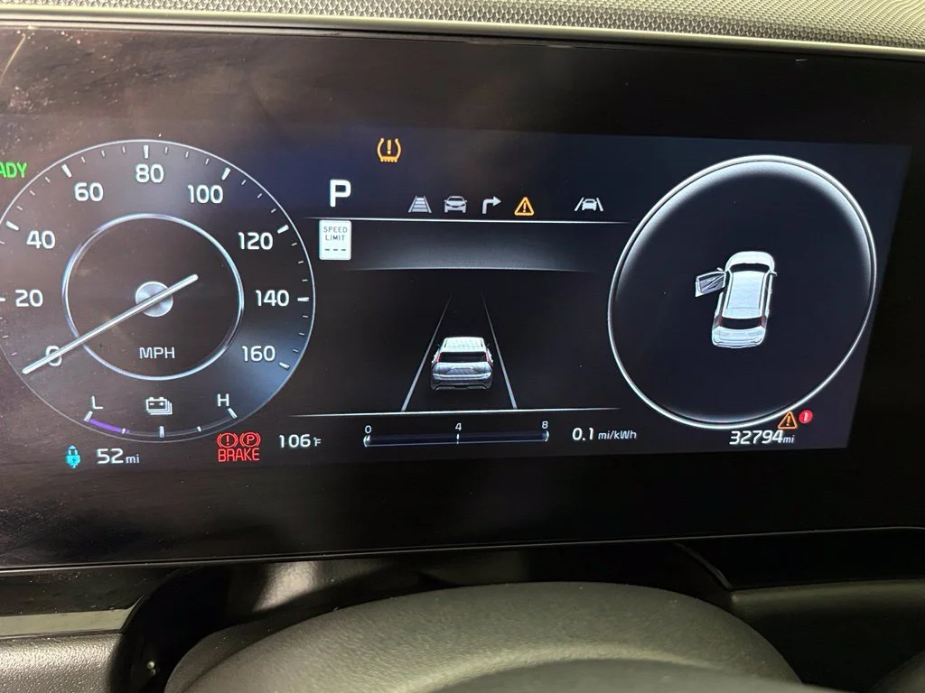 Used 2023 White Kia Wind image 22