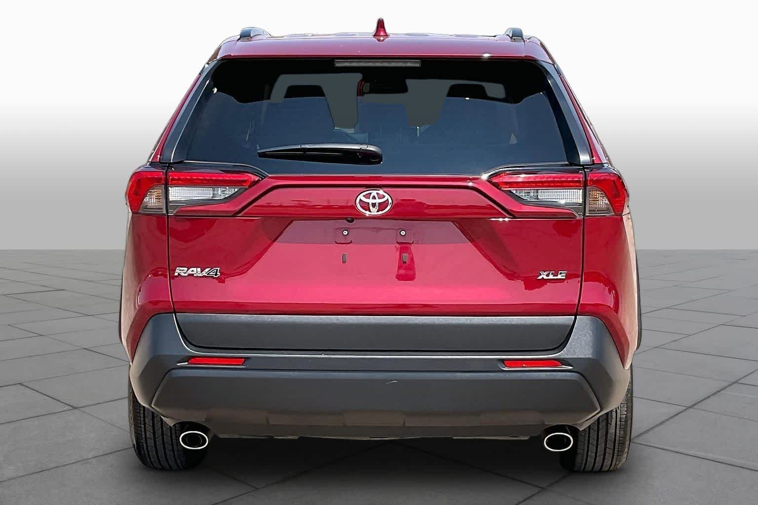Used 2025 Ruby Flare Pearl Toyota XLE image 5