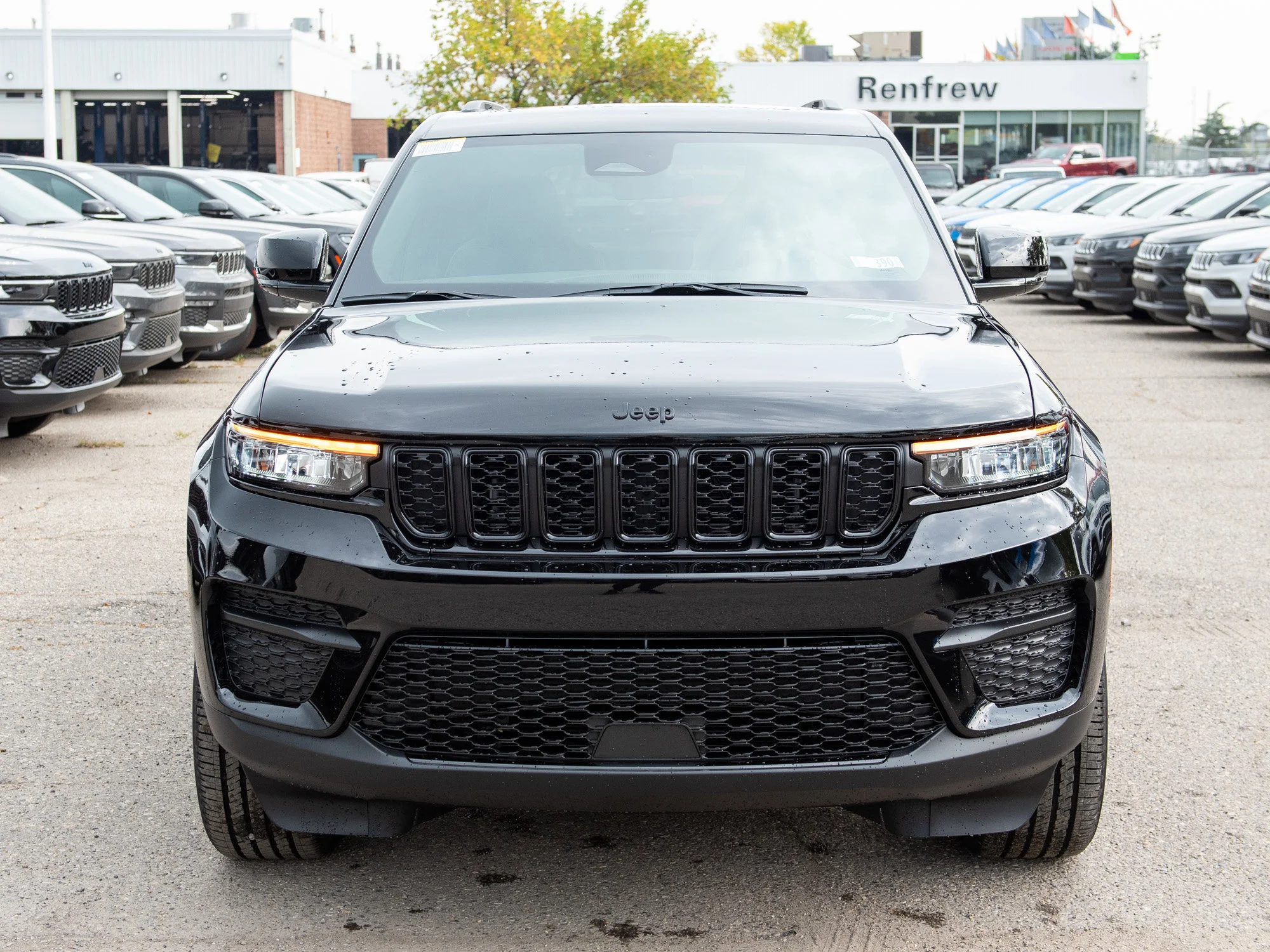 New 2025 Black Jeep Altitude* 4x4, Sunroof, Heated Leather, Remote Start, Wireless Charging Pad image 7
