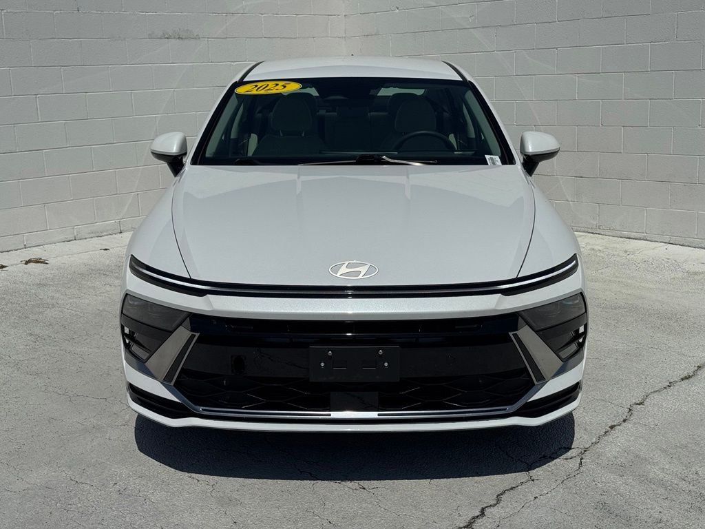 Used 2025 White Hyundai SEL image 6