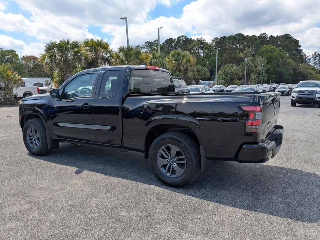 2025 Nissan Frontier SV - Photo 6