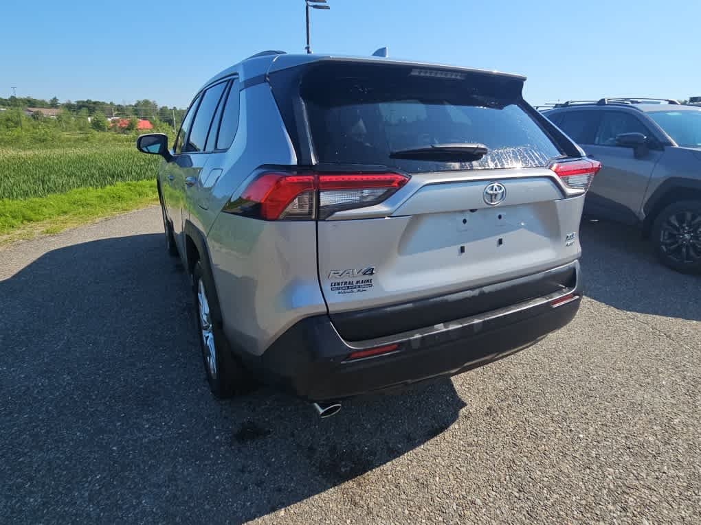 Used 2025 Silver Sky Metallic Toyota XLE Premium image 4
