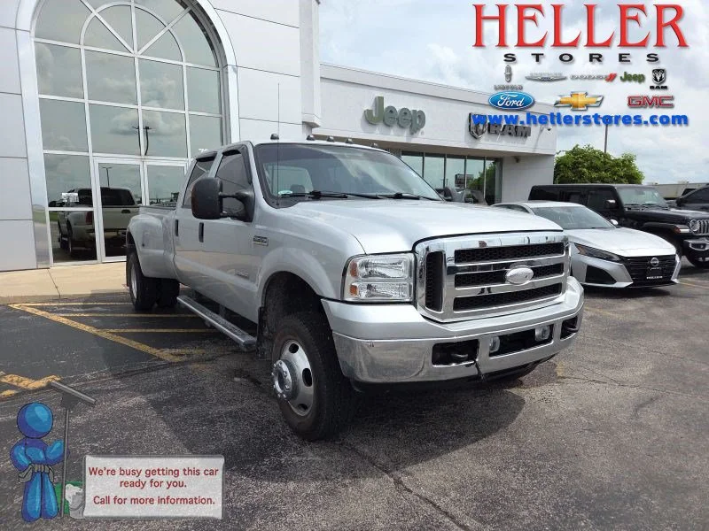 Used 2005 Silver Ford Lariat image 1
