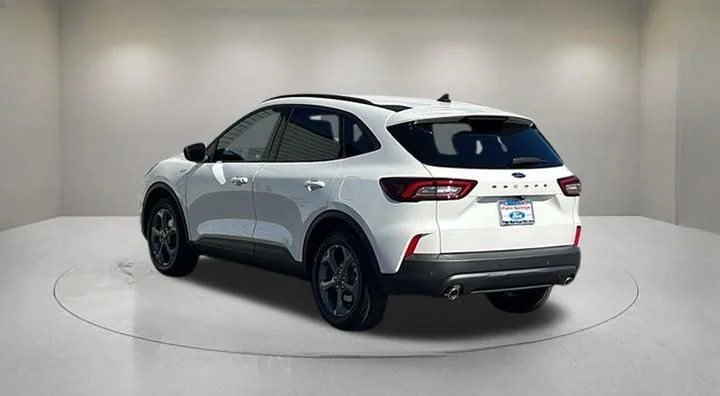 New 2025 Star White Metallic Tri-coat Ford ST-Line image 3