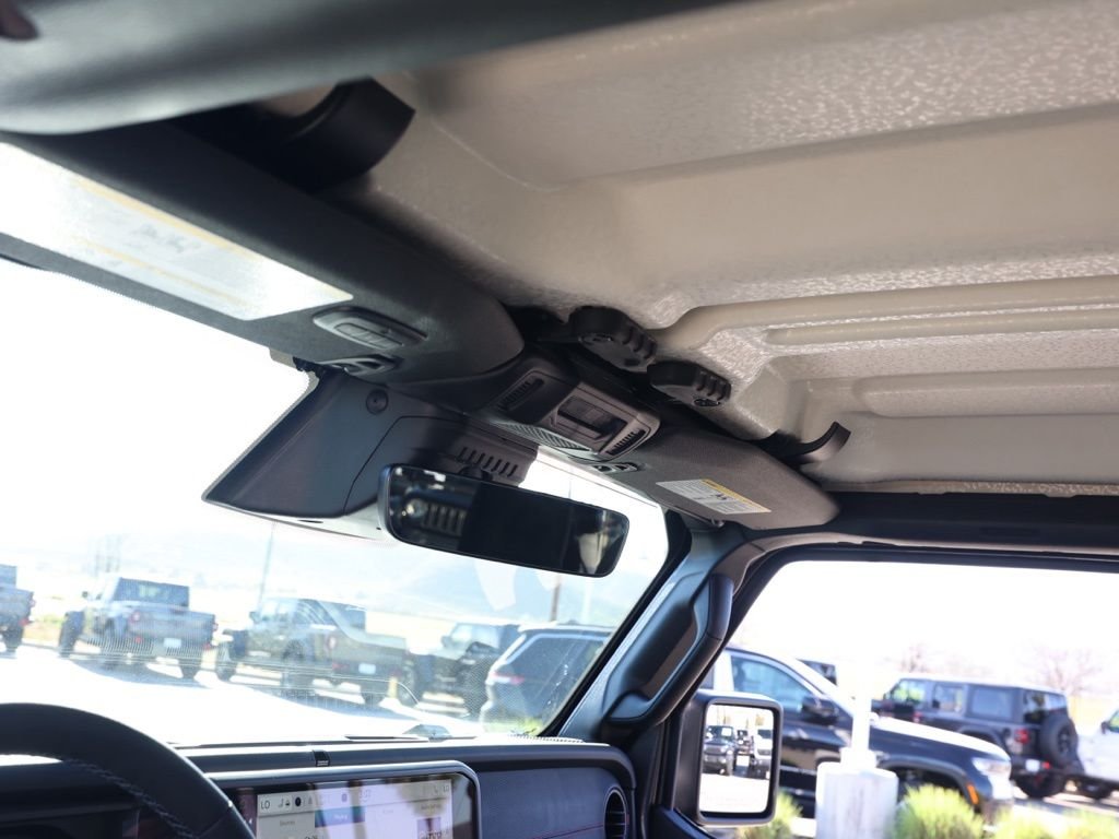 New 2026 Granite Crystal Metallic Clear-Coat Exterior Paint Jeep Rubicon image 12