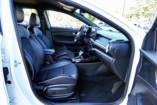 Used 2023 White Kia GT-Line image 10