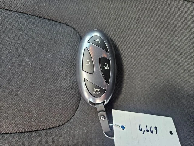 Used 2025 Black Hyundai SEL Sport image 29