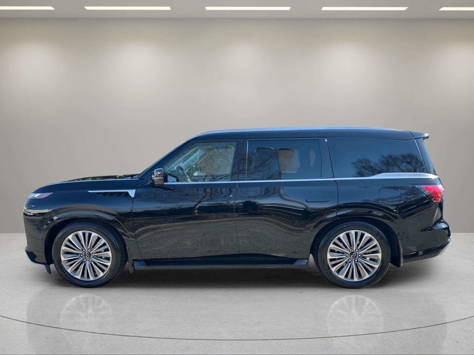 New 2026 BLACK OBSIDIAN INFINITI Luxe 2WD image 2