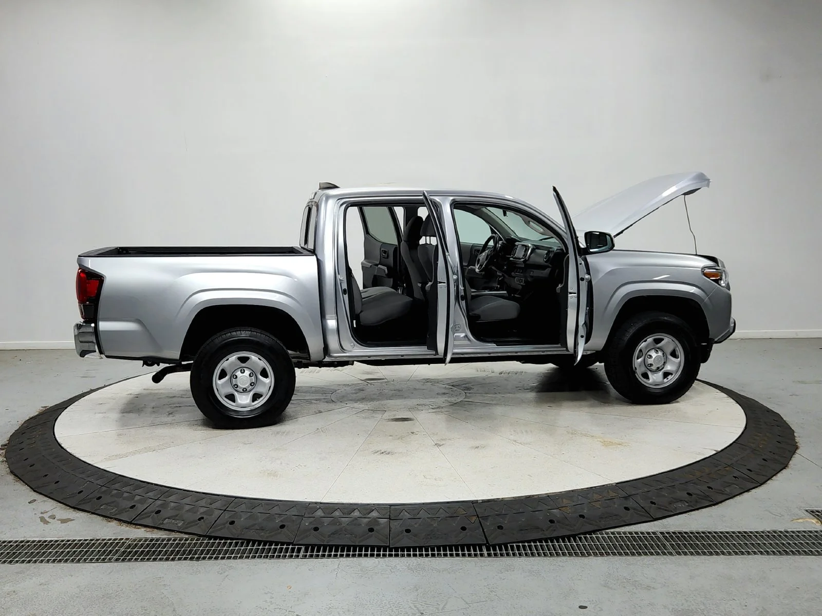 Used 2022 Silver Toyota SR5 image 40