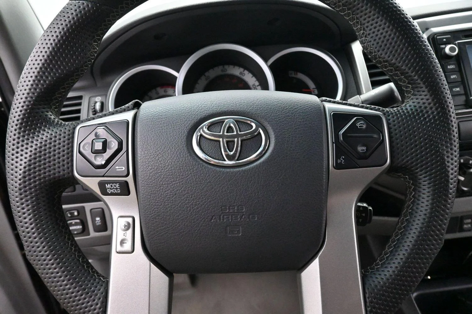 Used 2014 Black Toyota 4WD Double Cab V6 MT (Natl) image 15