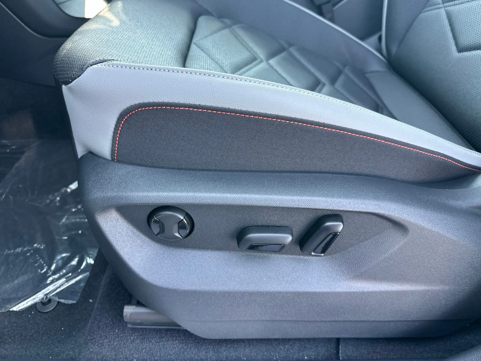 New 2026 White/off-white Volkswagen 2.0T Peak Edition image 14
