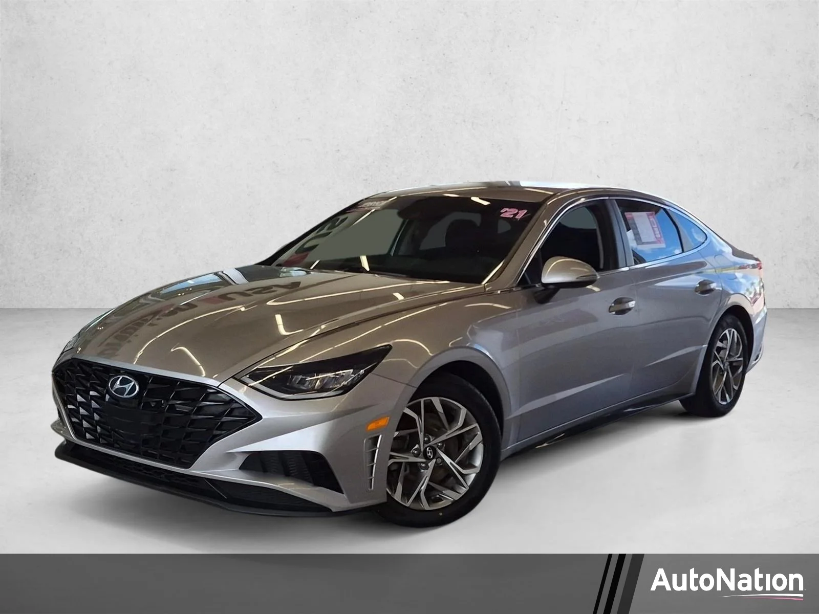 Used 2021 Shimmering Silver Pearl Hyundai SEL image 1