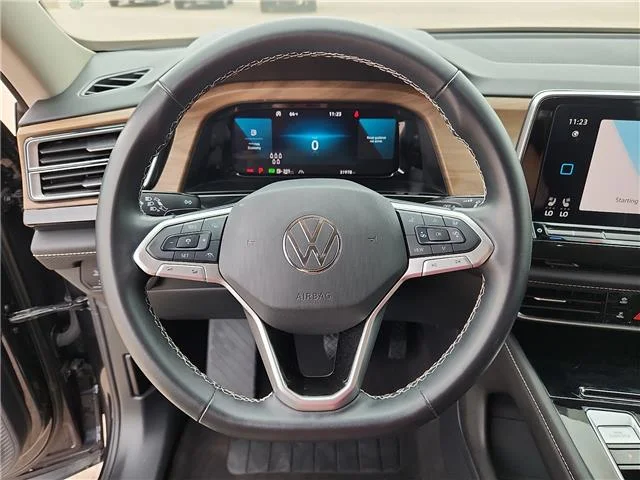 Used 2025 Platinum Gray Metallic Volkswagen 2.0T SE w/Technology Front-Wheel Drive image 15