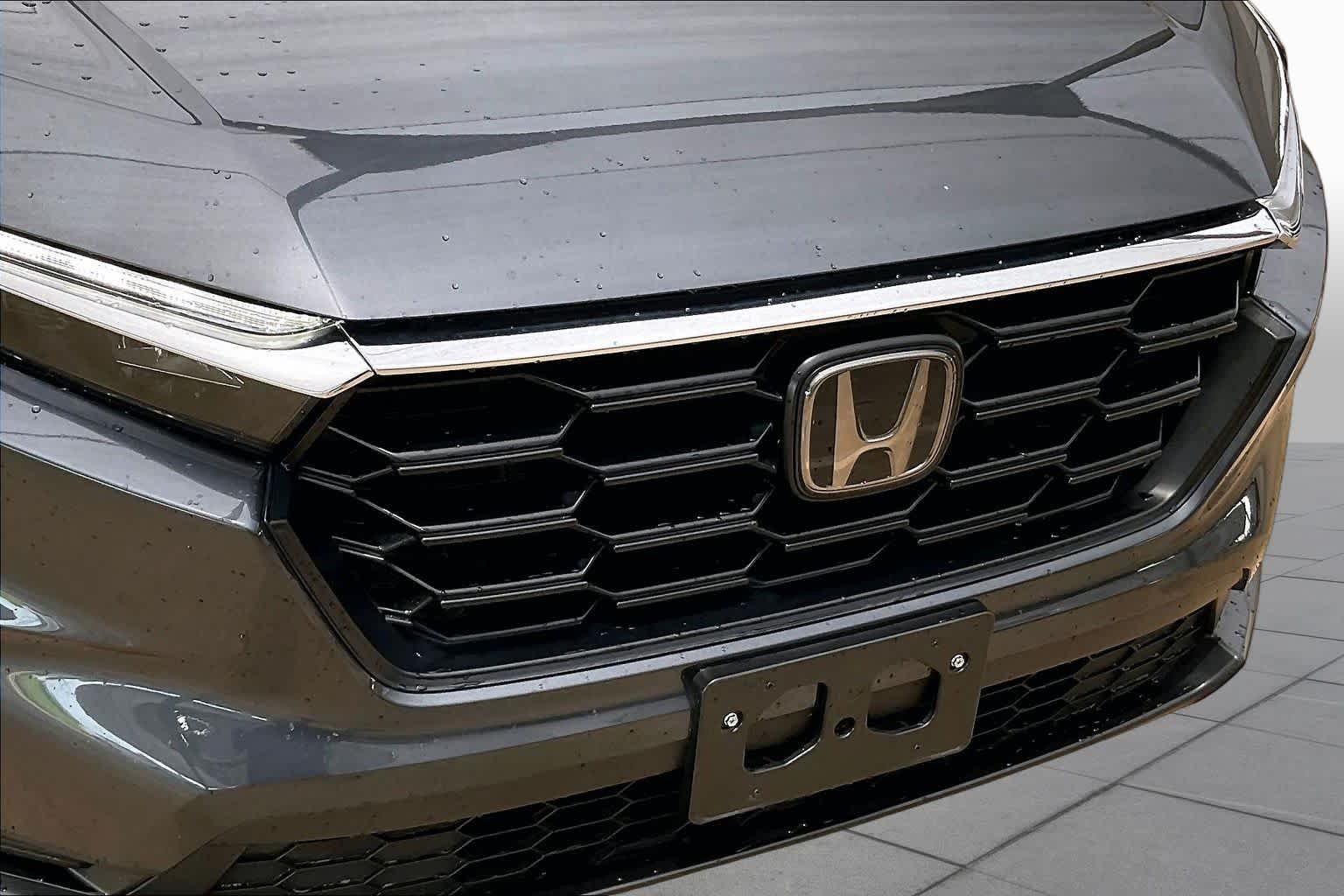 Used 2025 Meteorite Gray Metallic Honda LX image 29