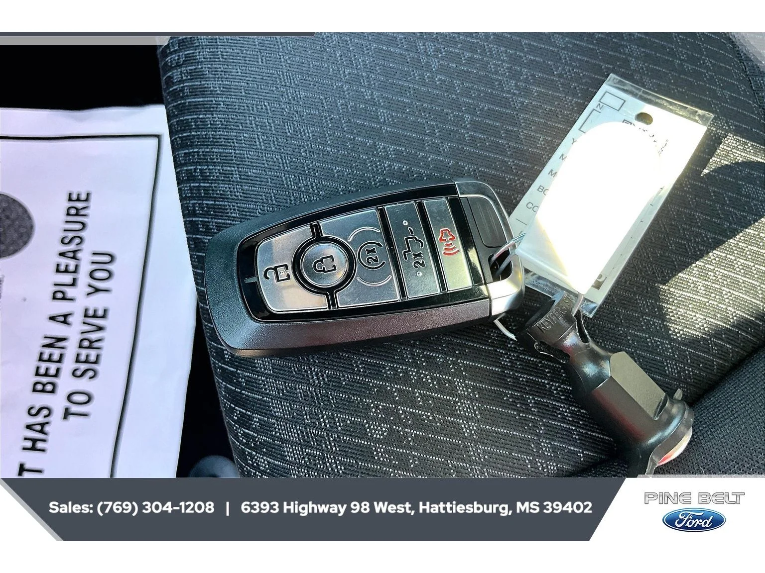 New 2026 Iconic Silver Metallic Ford XLT image 9