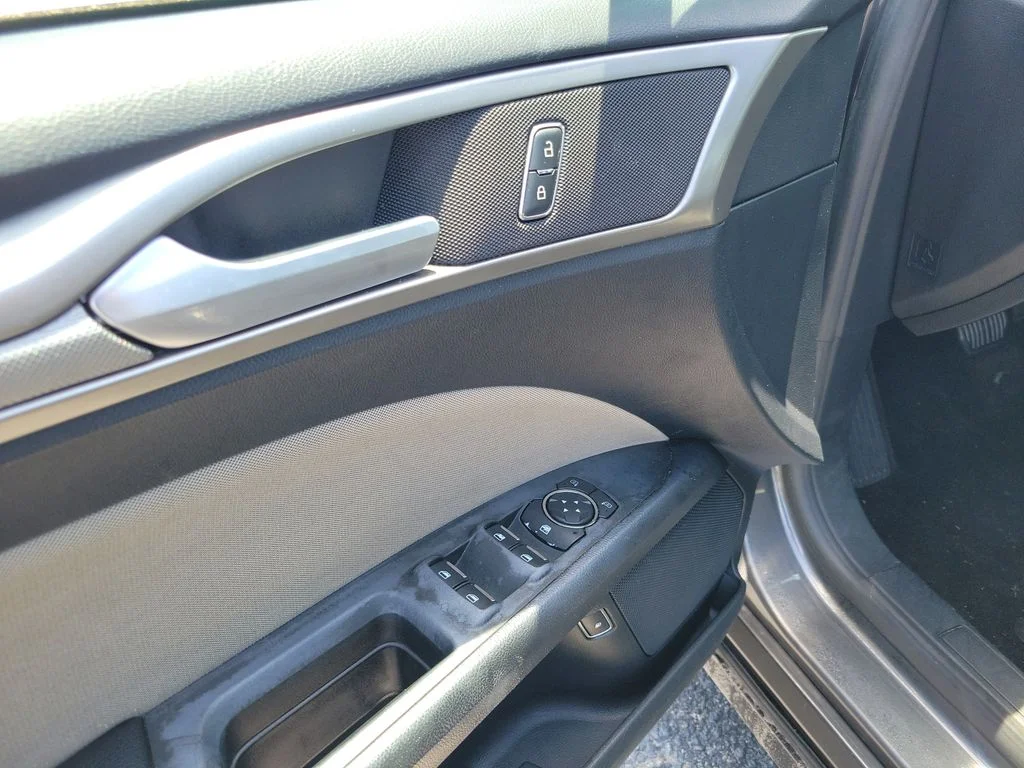 Used 2018 Magnetic Ford S image 17