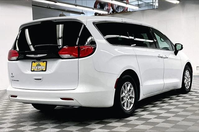 Used 2023 Bright White Clearcoat Chrysler LX image 13