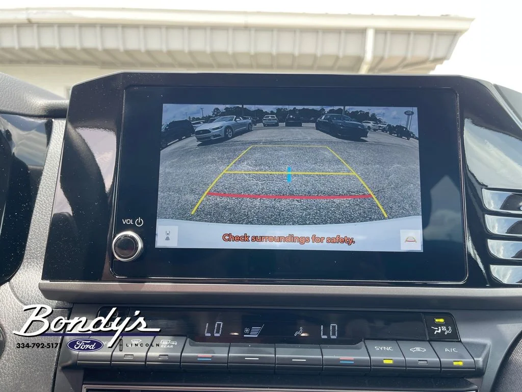 2025 Toyota Camry LE - Photo 6
