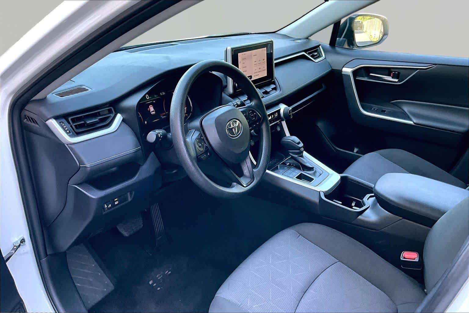 Used 2025 Ice Cap Toyota XLE image 18