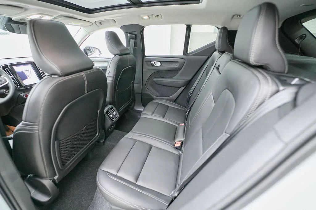 2026 Volvo XC40 Plus - Photo 17
