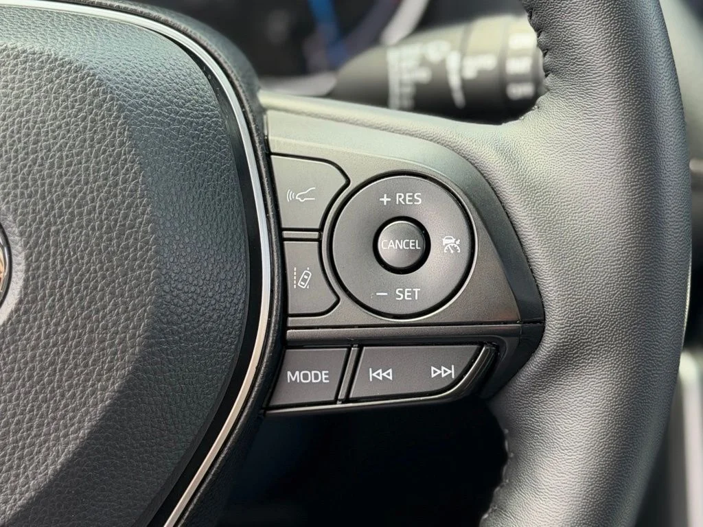 Used 2025 White Toyota XLE image 9