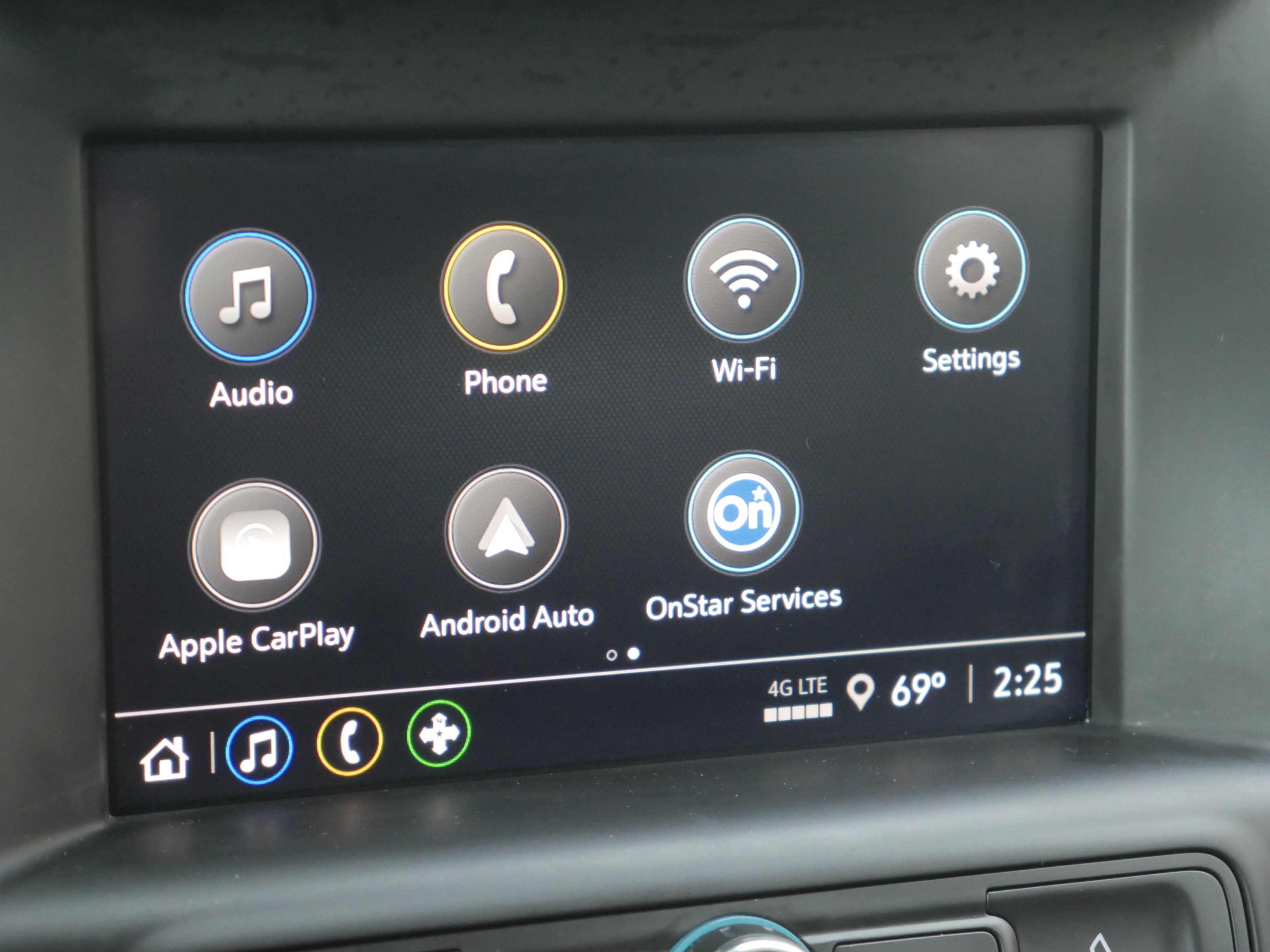 Used 2024 Summit White GMC SLE image 12