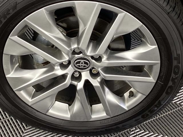 Used 2025 Beige Toyota XLE Premium image 28