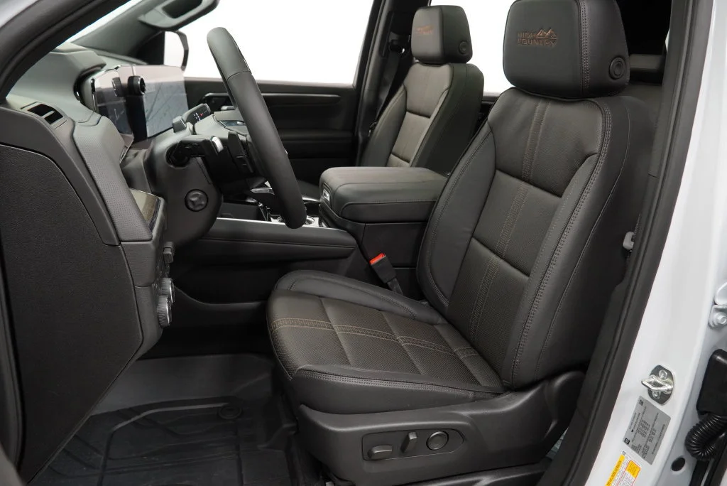 New 2026 Polar White Tricoat Chevrolet High Country image 7