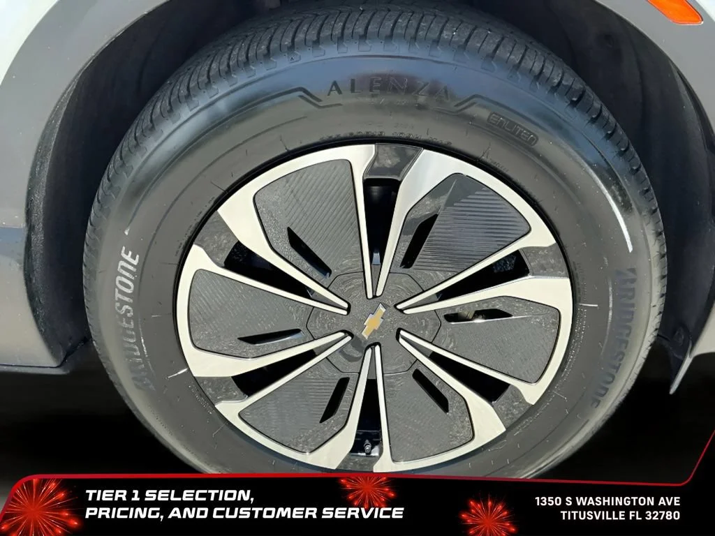 Used 2025 Summit White Chevrolet LT image 39