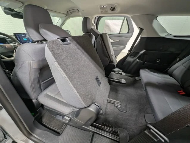 New 2026 Space White Metallic Ford Active image 47