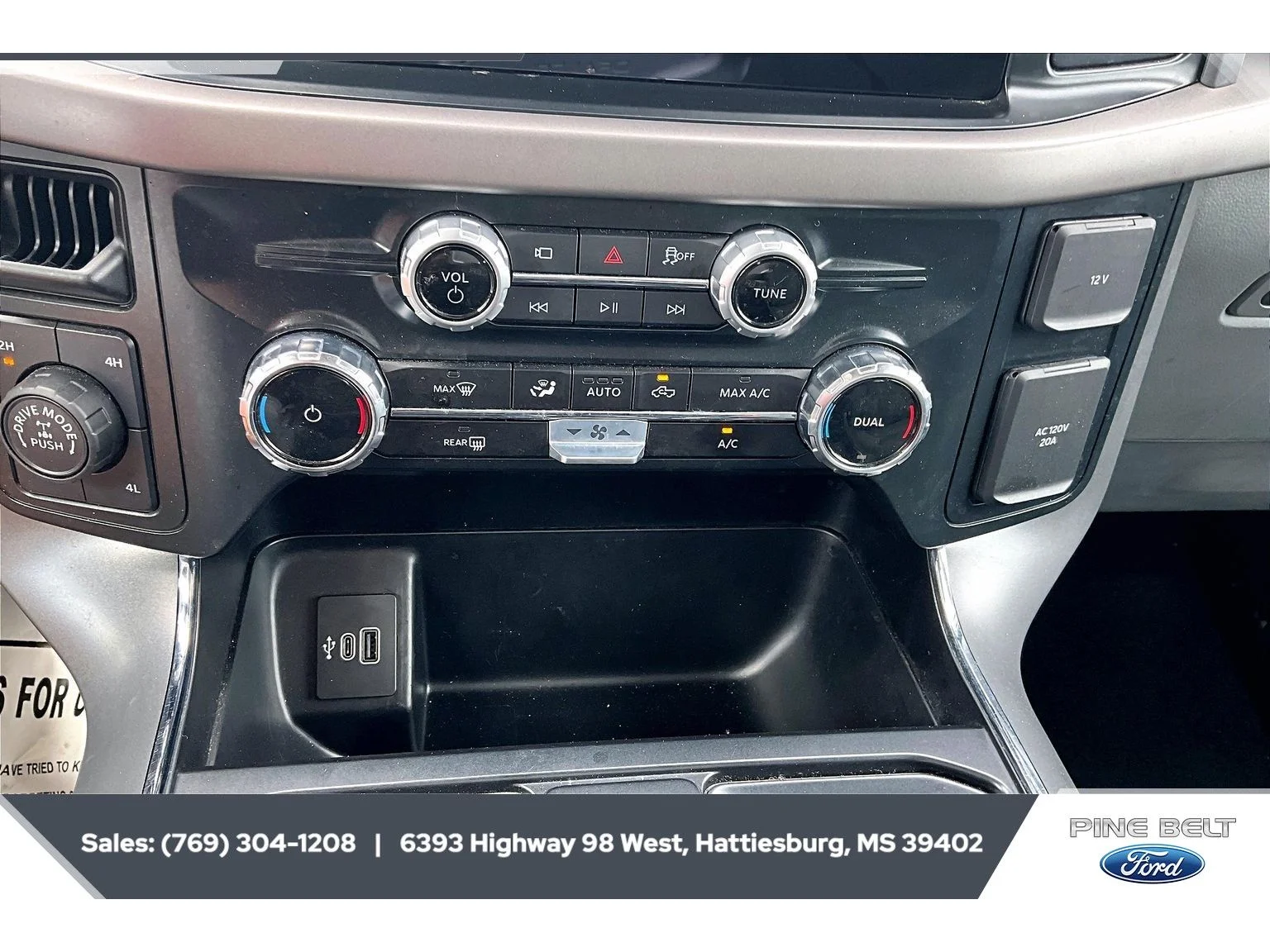 Used 2025 Rapid Red Metallic Tinted Clearcoat Ford XLT image 24