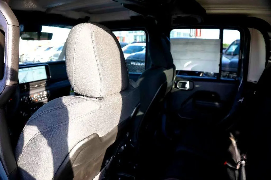 New 2025 Gray Jeep Mojave image 18