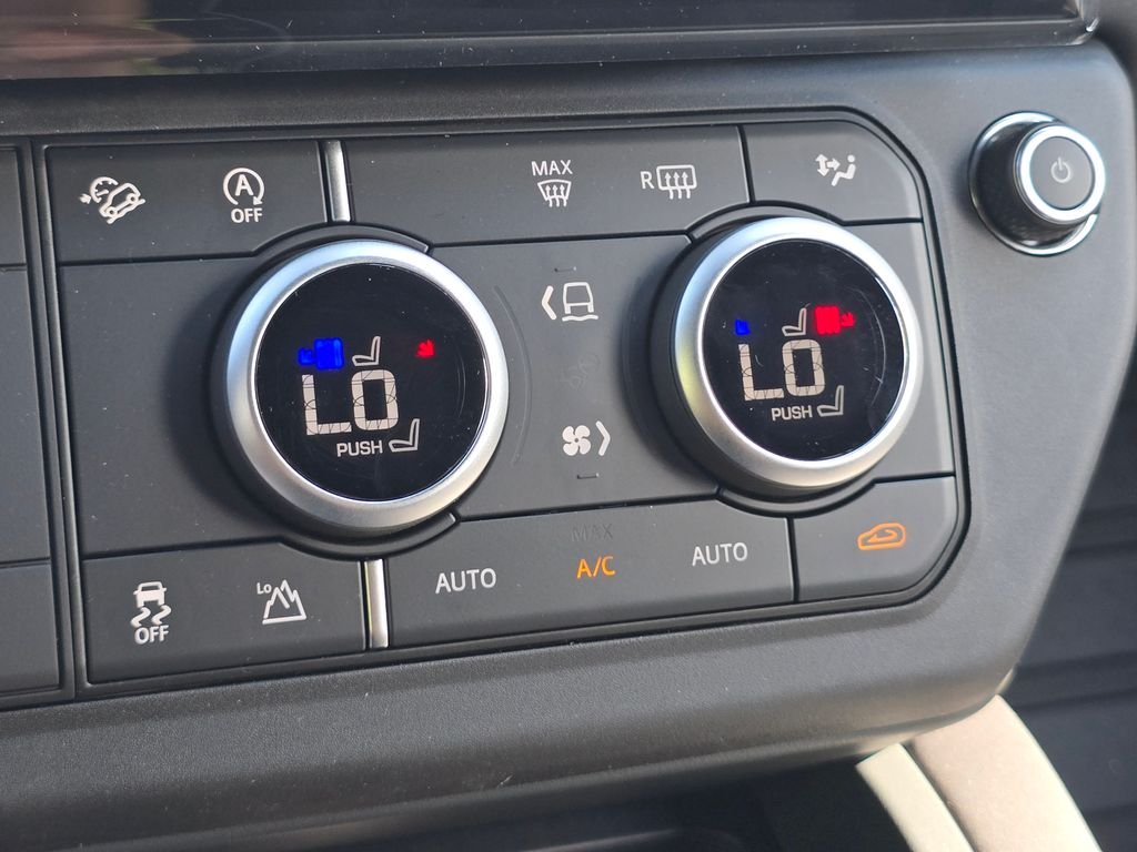 New 2026 Santorini Black Land Rover X-Dynamic SE image 34