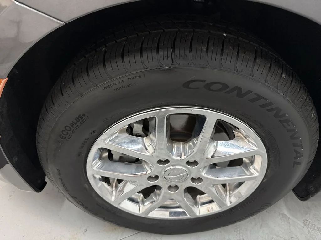 Used 2020 Crystal Metallic Chrysler Touring L image 32