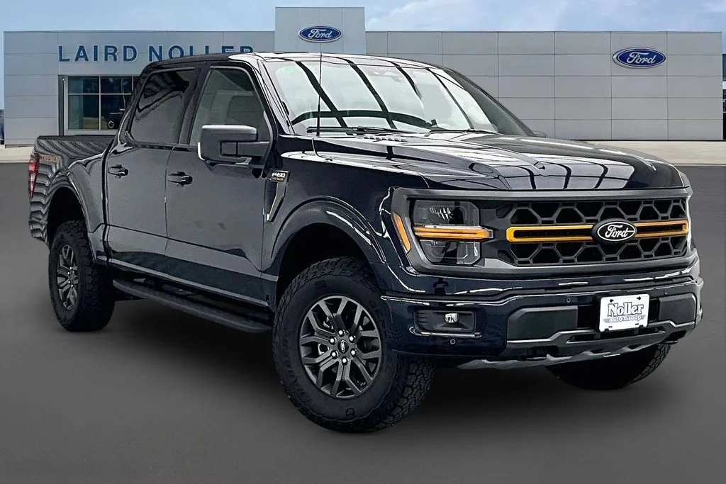 New 2025 Blue Metallic Ford Tremor® image 2