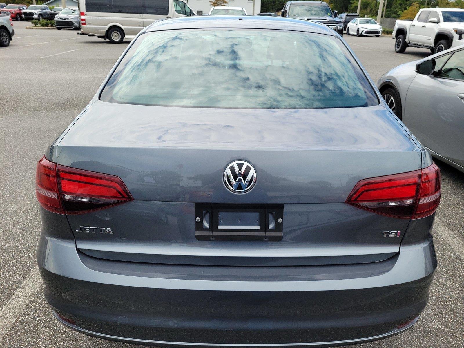 Used 2017 Platinum Gray Metallic Volkswagen 1.4T S image 9